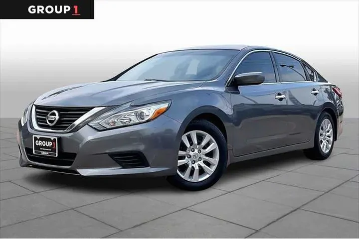 $10328 : Nissan Altima 2016 2.5 S 4dr image 1