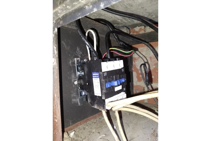 Técnico Electricista image 7