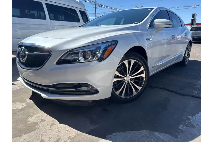 2017 LaCrosse Essence image 6