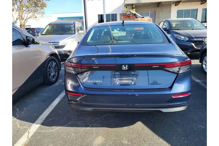 $25982 : Honda Accord 2024 EX 4dr Sed image 5
