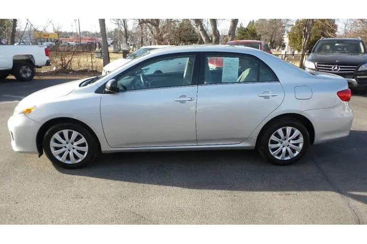 $8900 : 2013 Corolla LE image 5