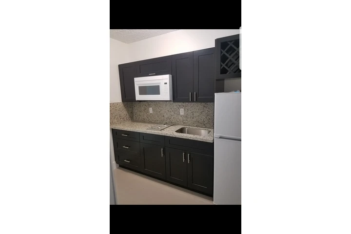 $1600 : Efficiency en Kendall image 1