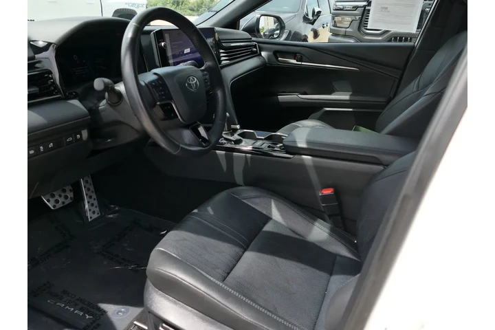 $1 : Toyota Camry XSE image 5