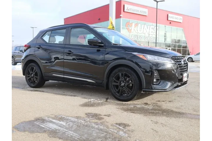 $19277 : Nissan Kicks 2023 SR 4dr Cro image 2