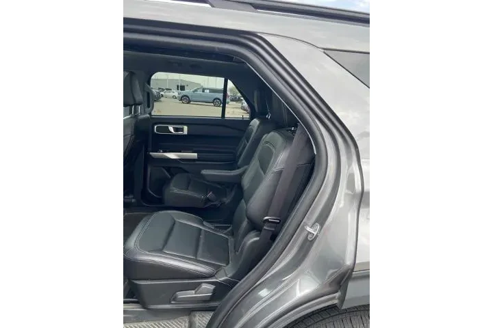 $31182 : Ford Explorer 2023 AWD XLT 4 image 6