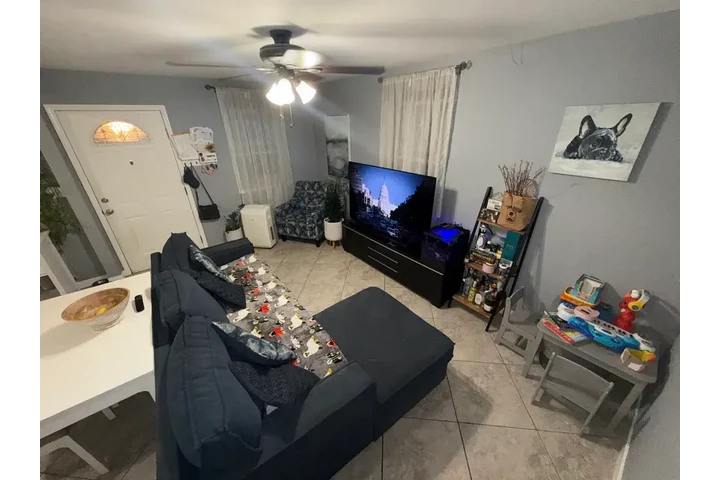 $1700 : Downey Renta 🏡 image 4