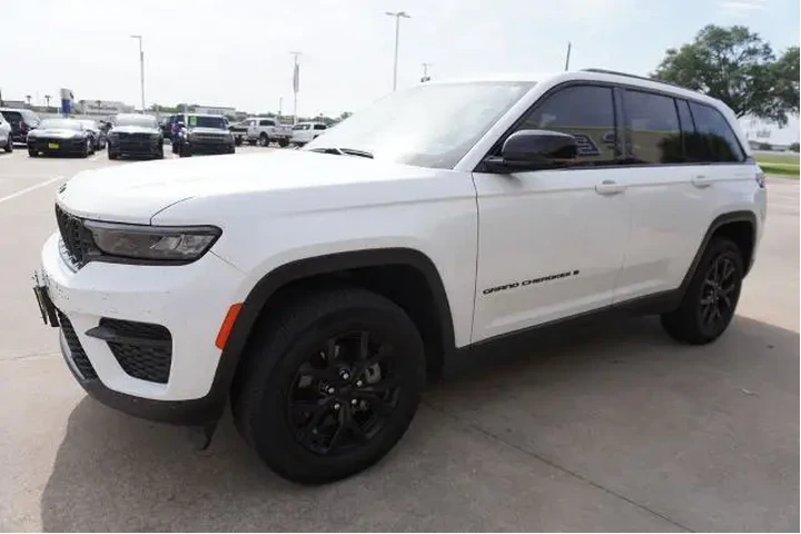 $32725 : Jeep Grand Cherokee 2024 4x2 image 3