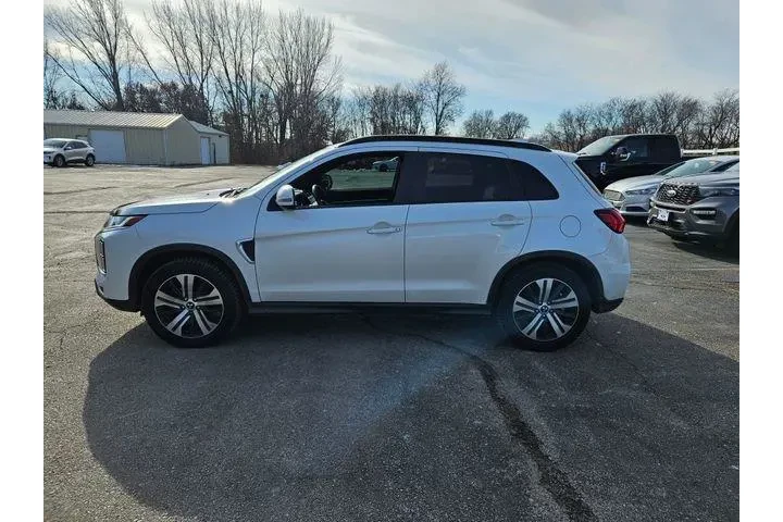$16000 : Mitsubishi Outlander Sport 2 image 7