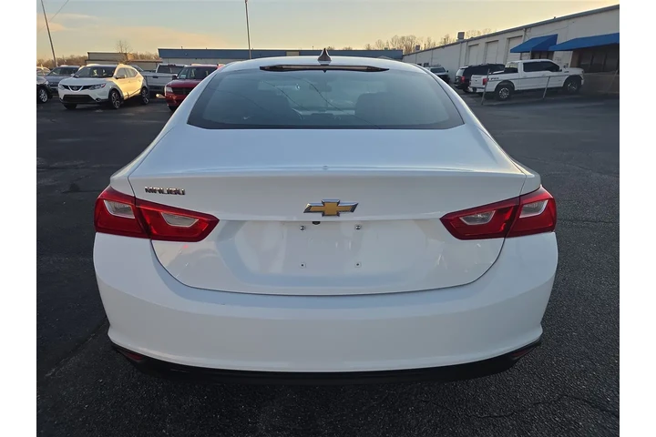 $11995 : 2018 Malibu LS image 4
