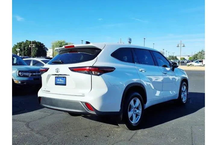 $36320 : Toyota Highlander 2024 LE 4d image 6