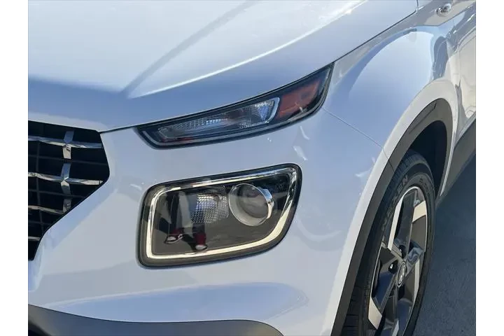 $20550 : Hyundai VENUE 2025 SEL 4dr C image 4