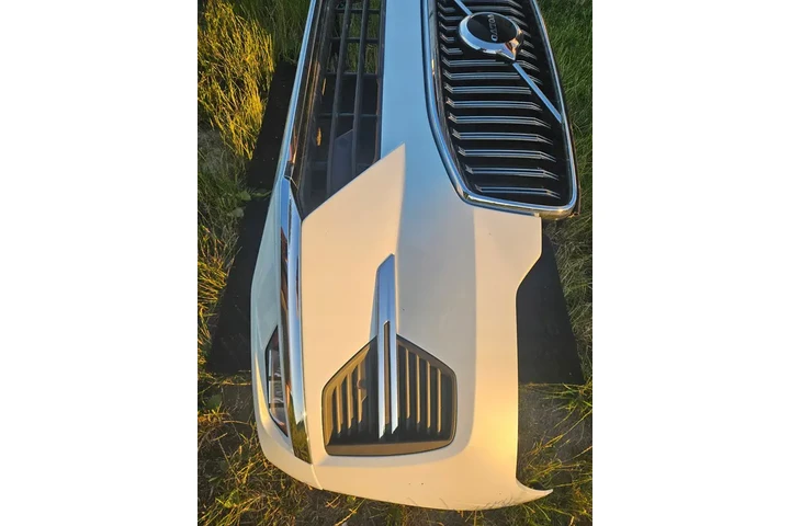 $1500 : BUMPER FRONT VOLVO XC60 II image 5