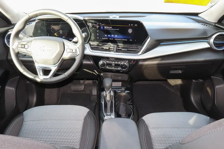 $21488 : 2025 Trax FWD 4dr LT image 10