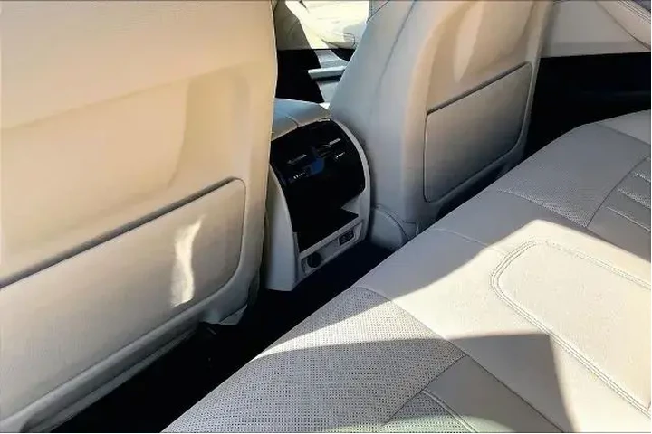 $25991 : BMW 5 Series 2021 530e 4dr S image 10