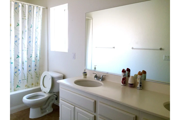 $800 : Se renta cuarto amueblado image 4