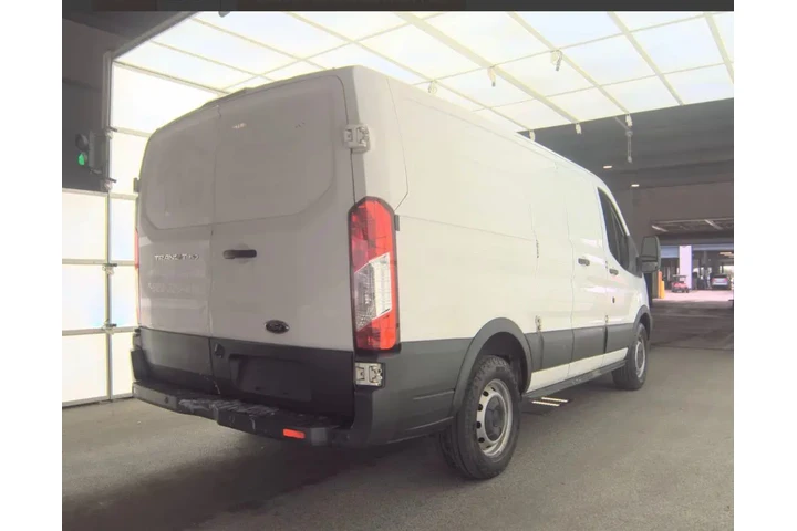 $6200 : 🚘Ford transit ( Cash) 2017 image 1