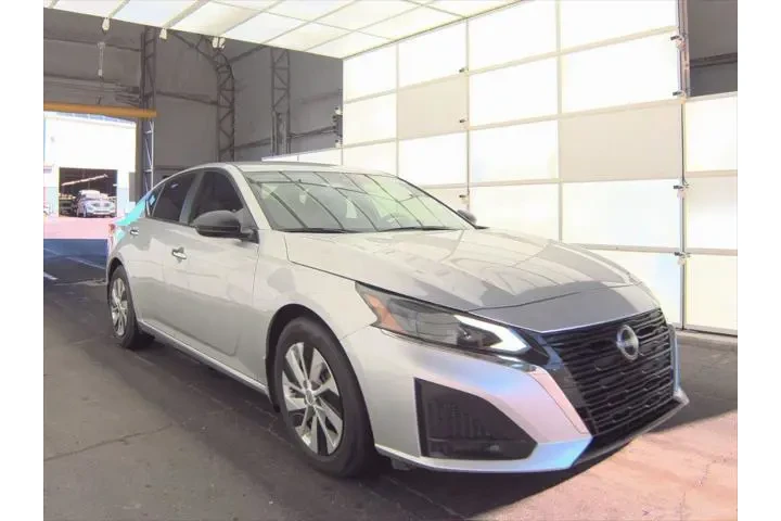 $21242 : Nissan Altima 2024 2.5 S 4dr image 3