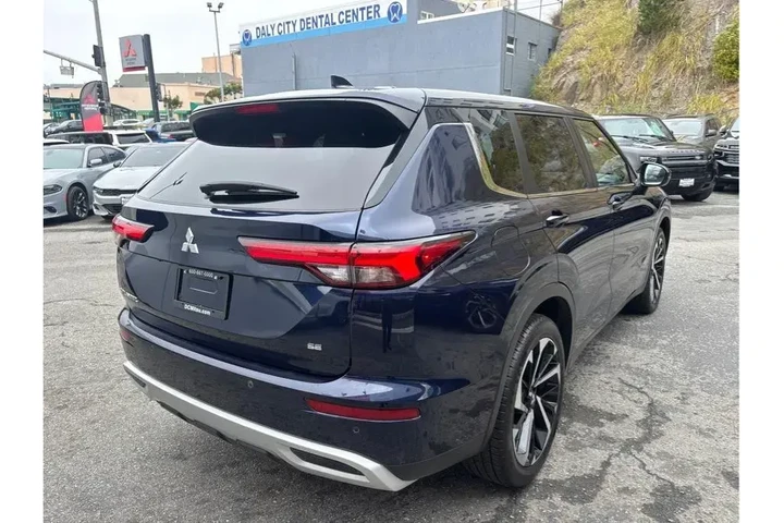 $26688 : Mitsubishi Outlander 2024 SE image 7