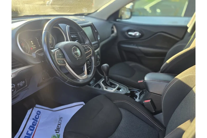 $8900 : 2017 Cherokee Latitude FWD image 5