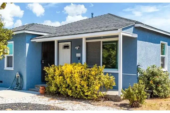 $2200 : LAX, Manhattan Beach, Sofi St image 1
