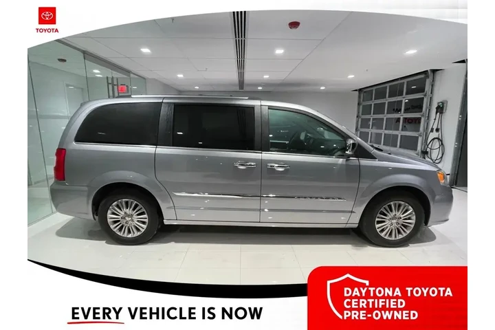 $12500 : Chrysler Town and Country 20 image 3