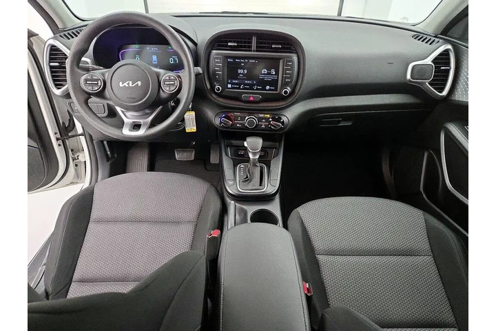 $17998 : Kia Soul 2024 LX 4dr Crossov image 9