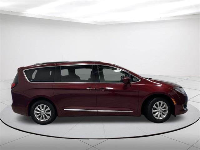 $15325 : Pre-Owned 2019 Pacifica Touri image 2