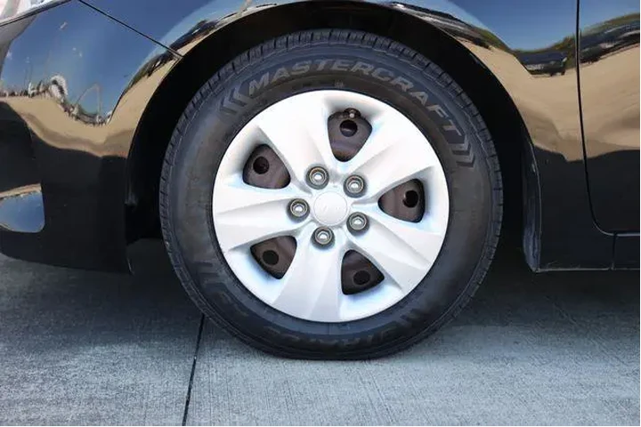 $9418 : Kia Forte 2018 LX 4dr Sedan image 9