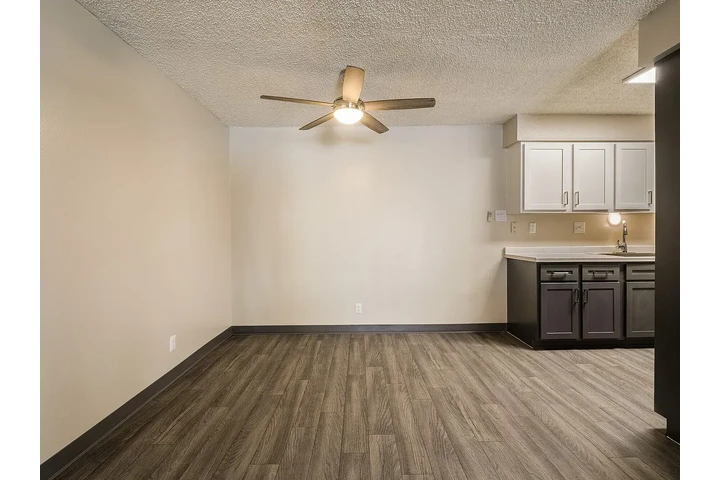 $970 : 8000 Montgomery Blvd NE, Albuq image 4