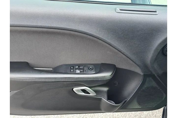 $19991 : Dodge Challenger 2019 SXT 2d image 10