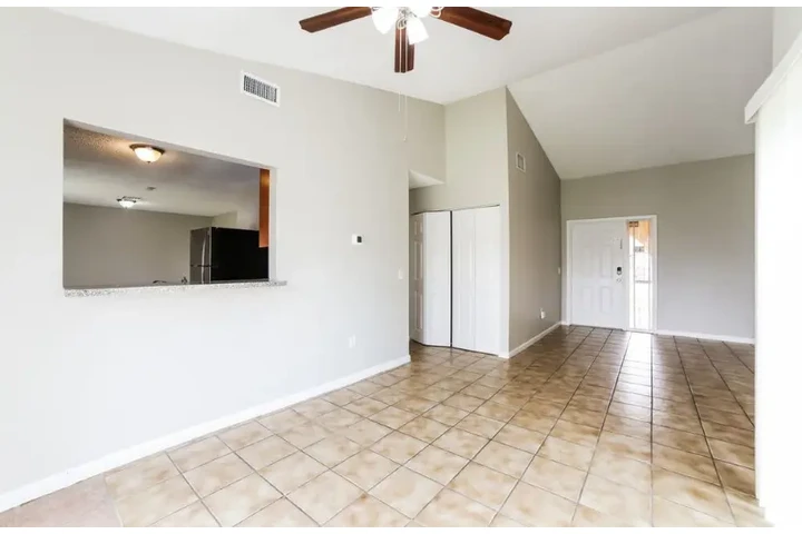 $2457 : 3 bed in Miami Florida image 5