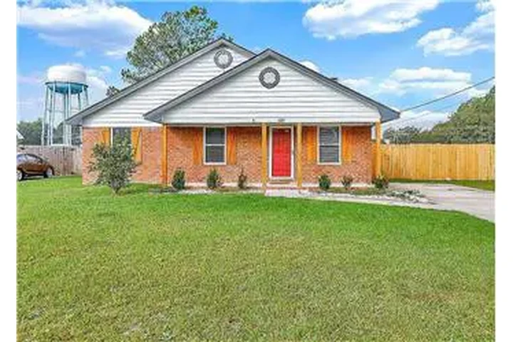 $1900 : Rental property with 3 bedro image 1