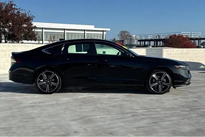 $30523 : Honda Accord Hybrid 2025 Spo image 2