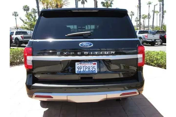 $39466 : Ford Expedition 2024 4x2 XLT image 3