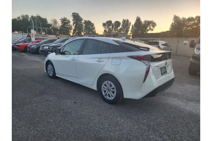 $16999 : 2016 Prius Two image 8
