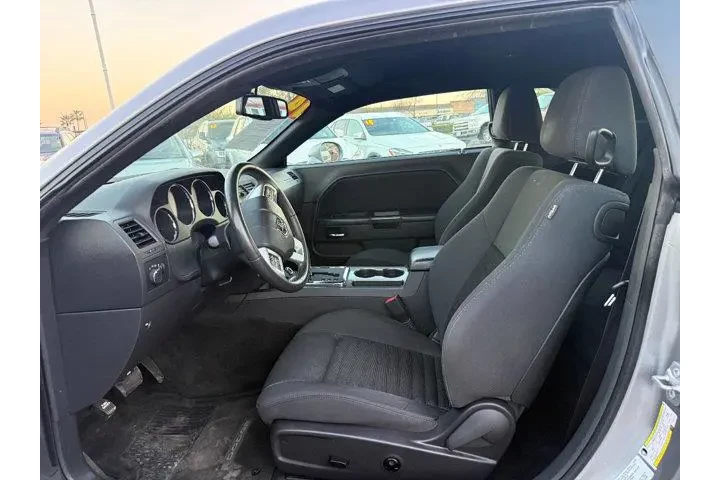 $16938 : Dodge Challenger 2014 SXT 2d image 10