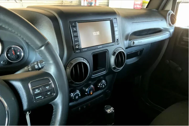 $22938 : Jeep Wrangler Unlimited 2017 image 6