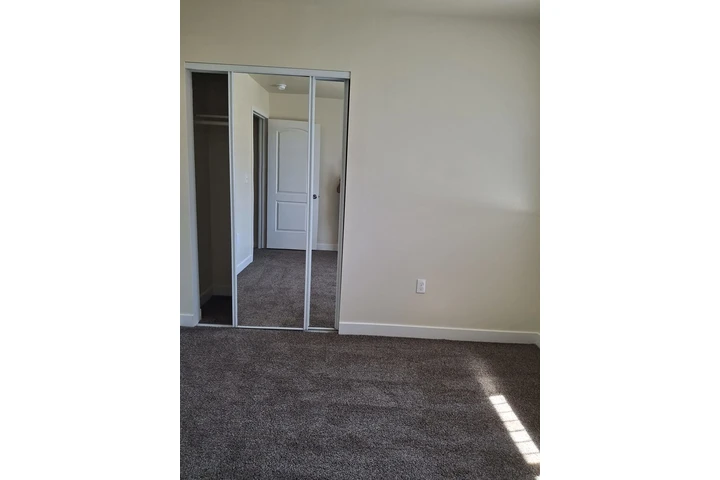 $950 : ¡¡¡SE RENTA CUARTO!!! image 2