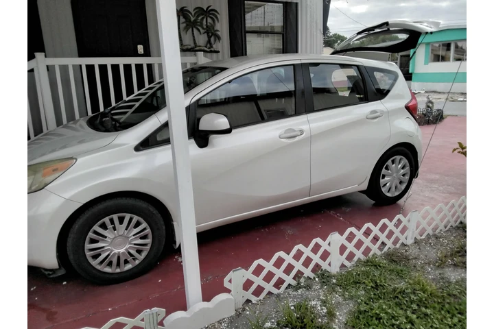 $3500 : Vendo nissan versa note image 4