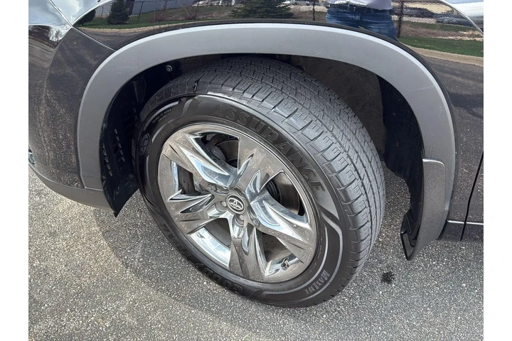 $28888 : Silver Certified 2019 Highlan image 5