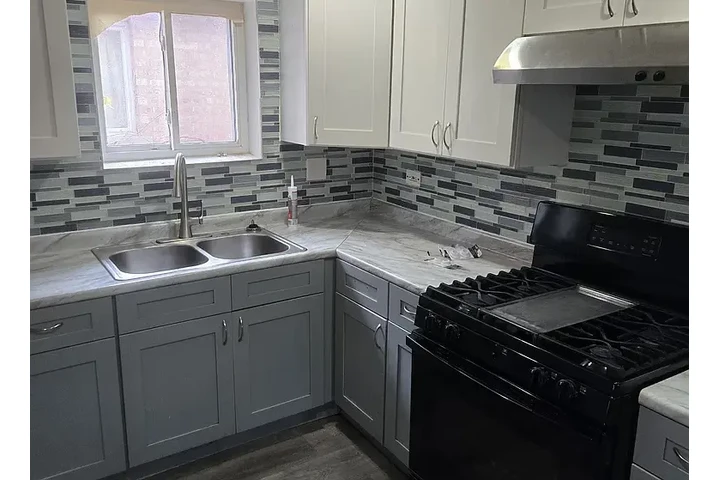 $1350 : HOUSE AVAILABLE IN CHICAGO IL image 1