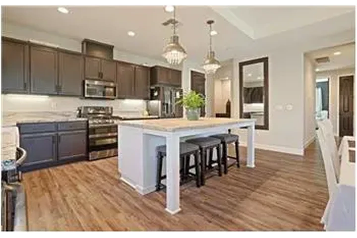 $3600 : Rental property with 4 bedro image 5