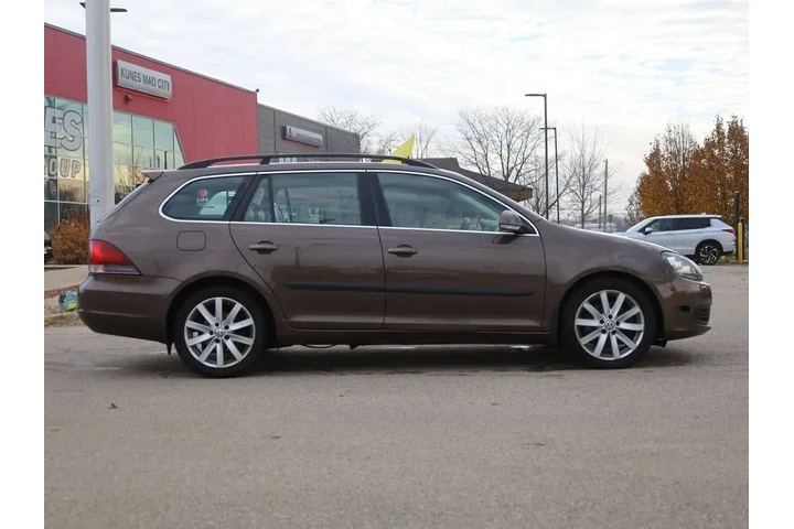 $8877 : Volkswagen Jetta 2013 SportW image 9