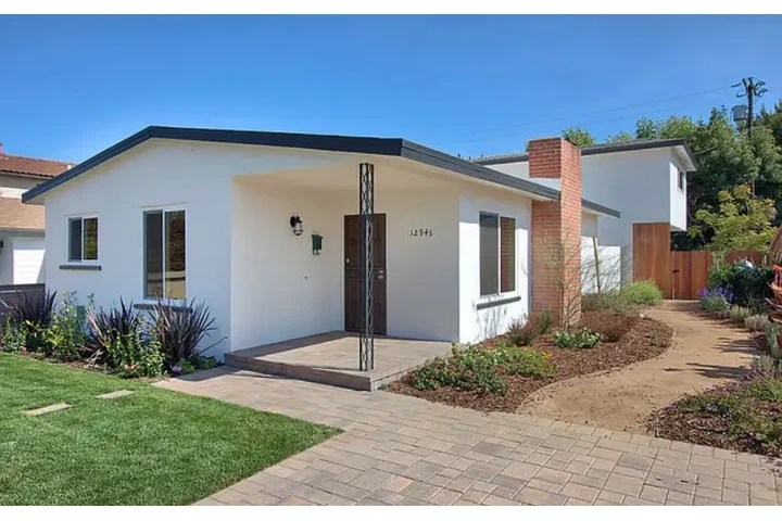 $2365 : 3 bedroom home in Los Angeles image 1