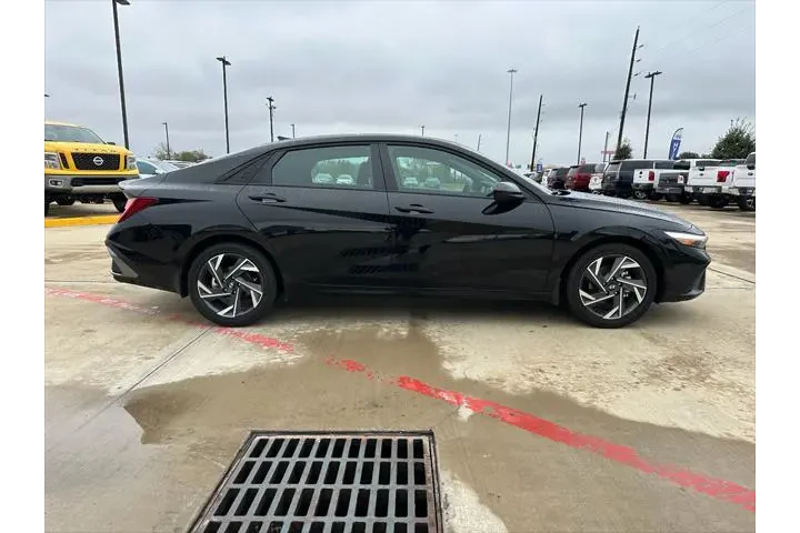 $23997 : Hyundai ELANTRA Hybrid 2025 image 4