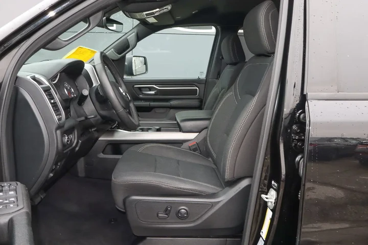 $38988 : 2025 1500 Big Horn 4x4 Crew C image 7