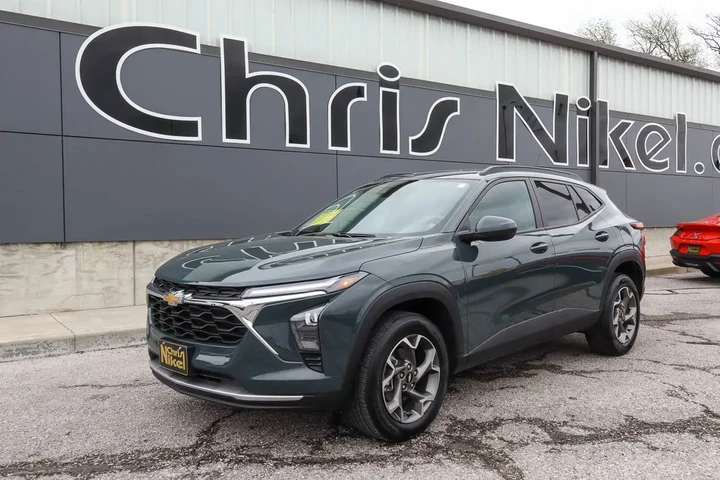$22387 : 2025 Trax FWD 4dr LT image 1