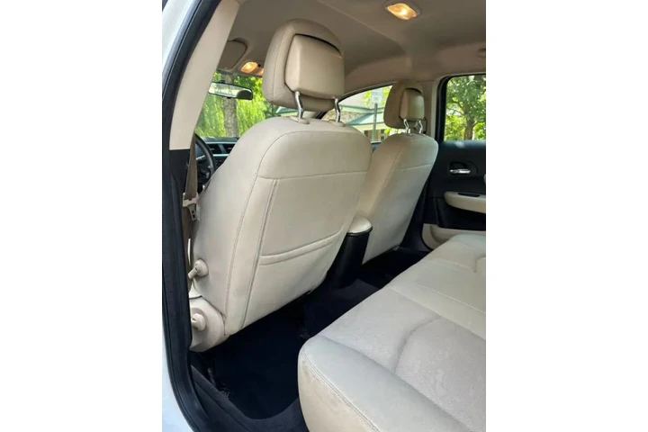 $3700 : 2014 Avenger SE image 8