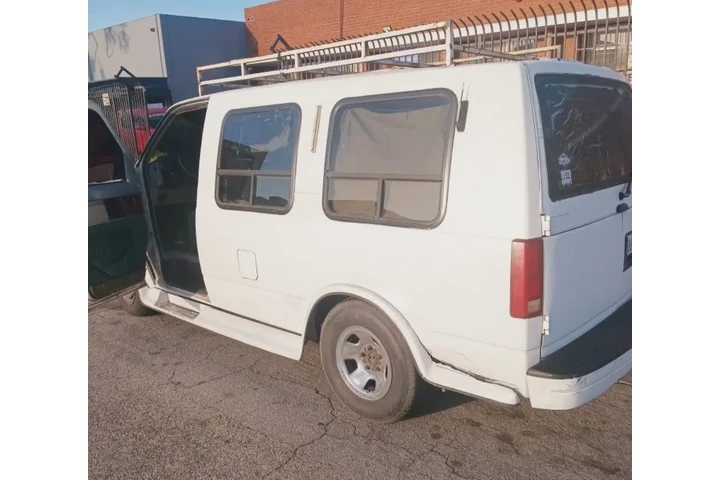 $1100 : Chevy van image 3