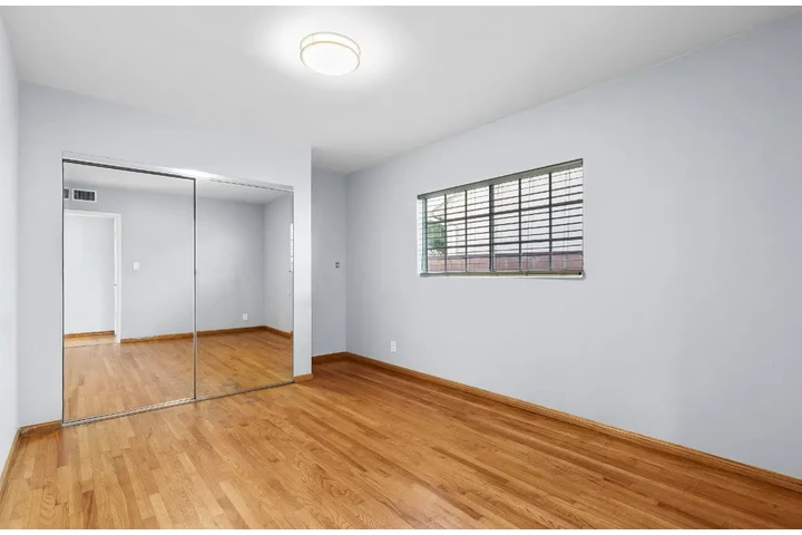 $2500 : 3 Bed 2 Bath  W Adams Blvd, LA image 7